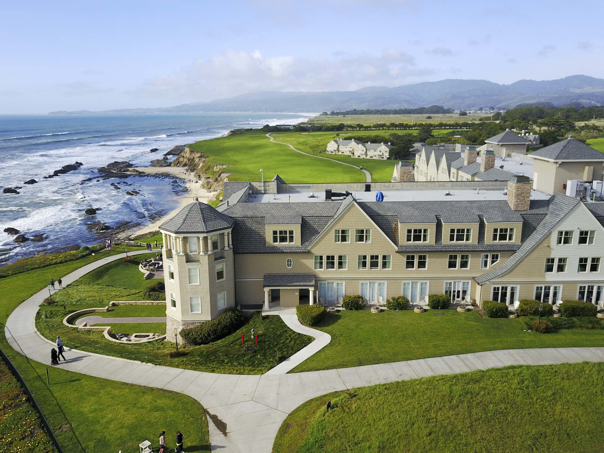 Treat Yourself to a 5-Star Getaway in Half Moon Bay - Pekex